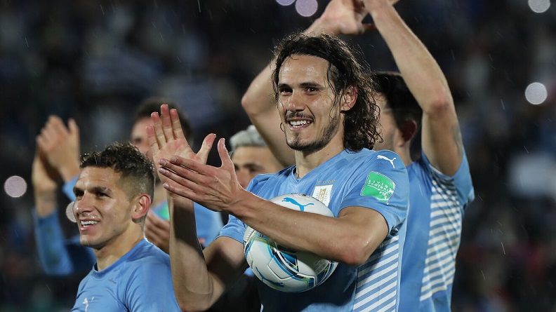 Edinson Cavani pozostaje niezastąpionym napastnikiem Urugwaju
